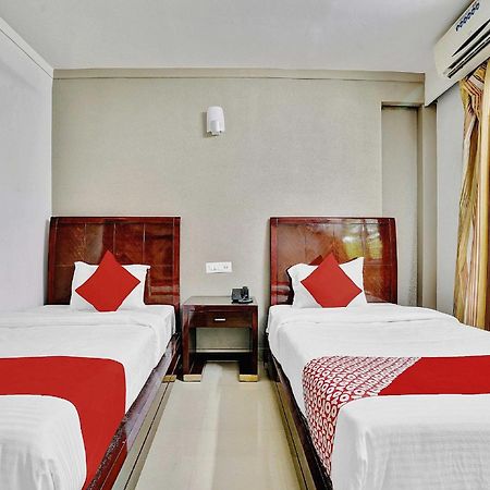 Hotel OYO Flagship 82582 Aec Residency à Mararikulam Extérieur photo