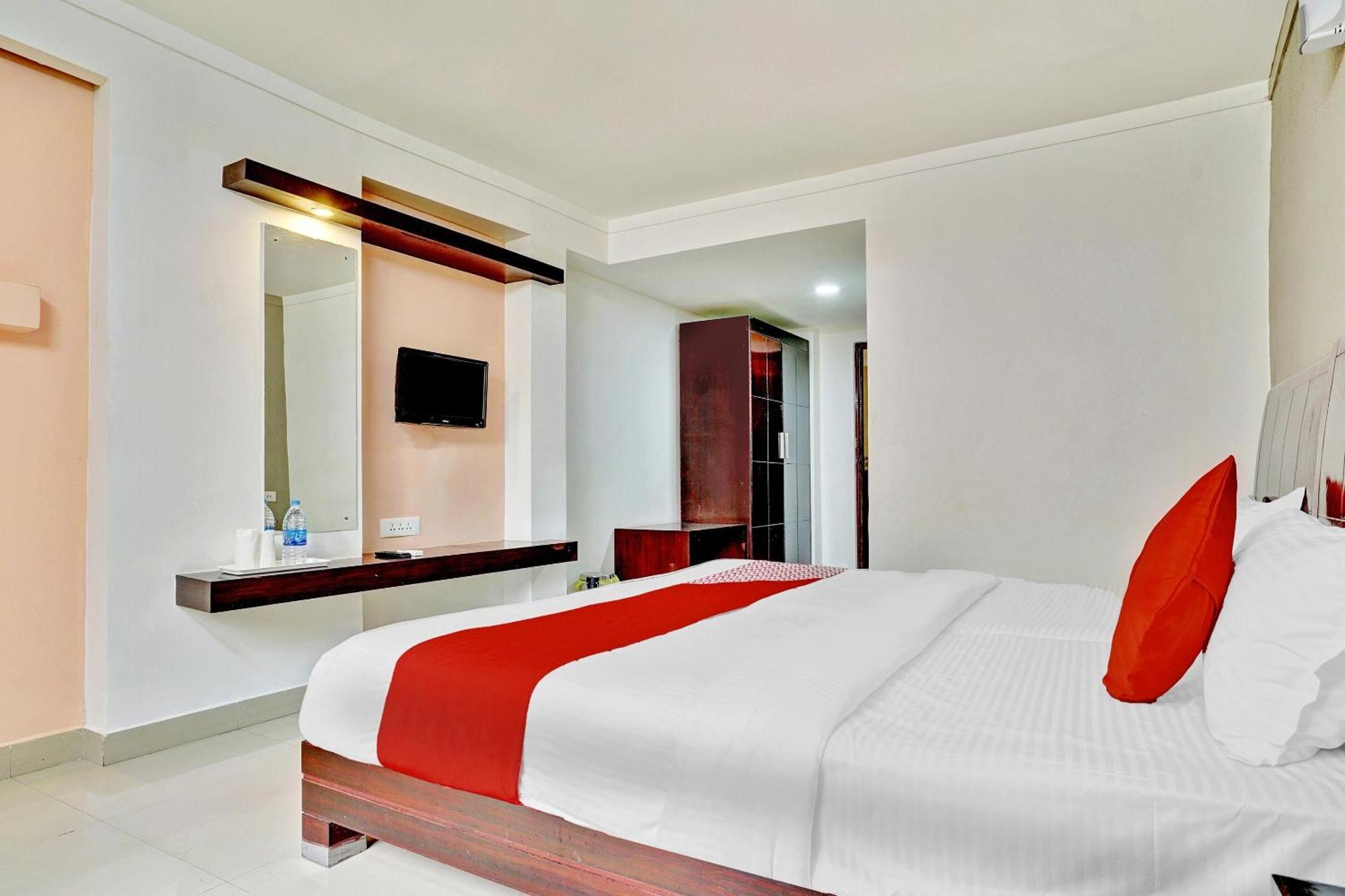 Hotel OYO Flagship 82582 Aec Residency à Mararikulam Extérieur photo