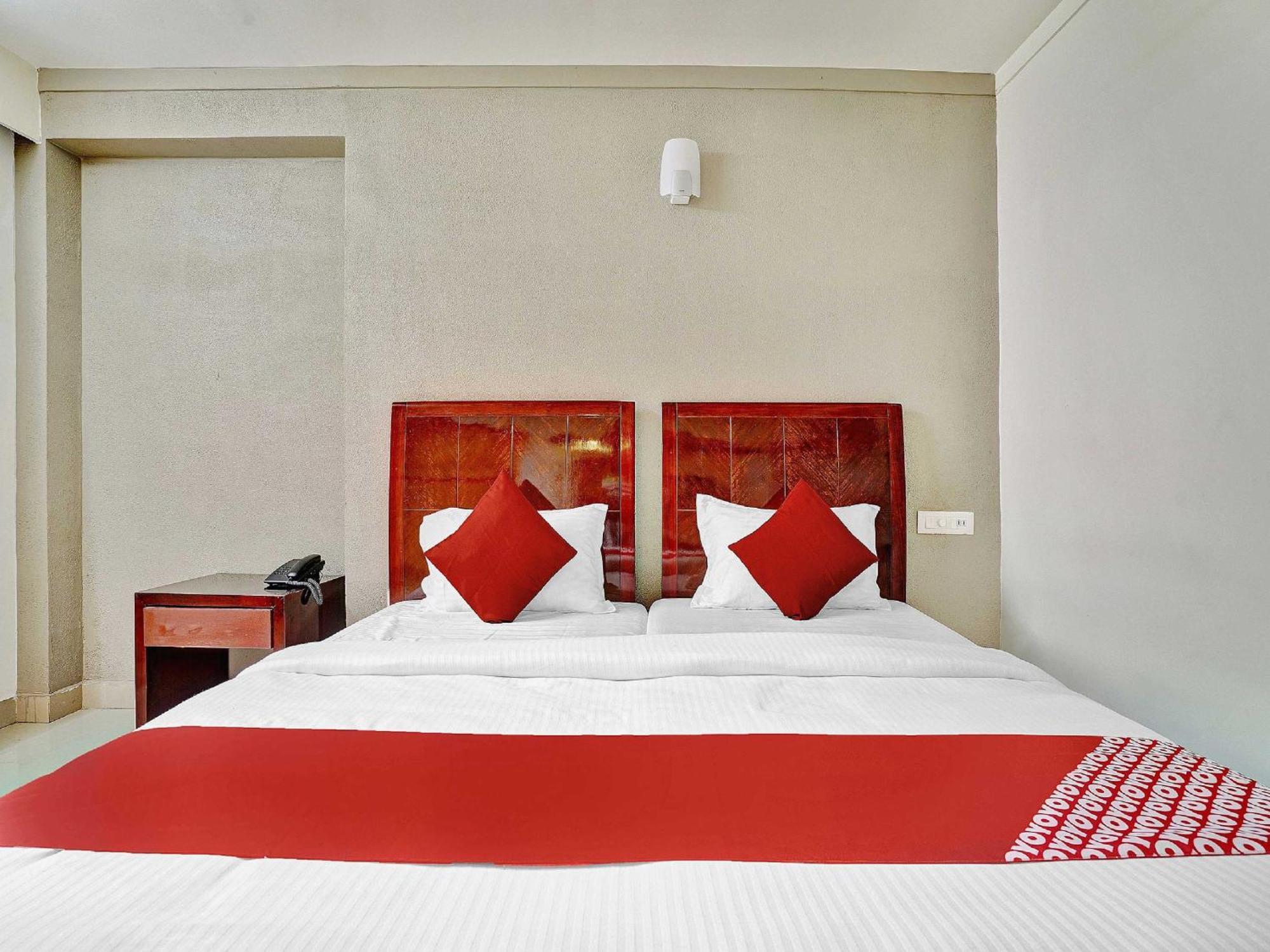 Hotel OYO Flagship 82582 Aec Residency à Mararikulam Extérieur photo