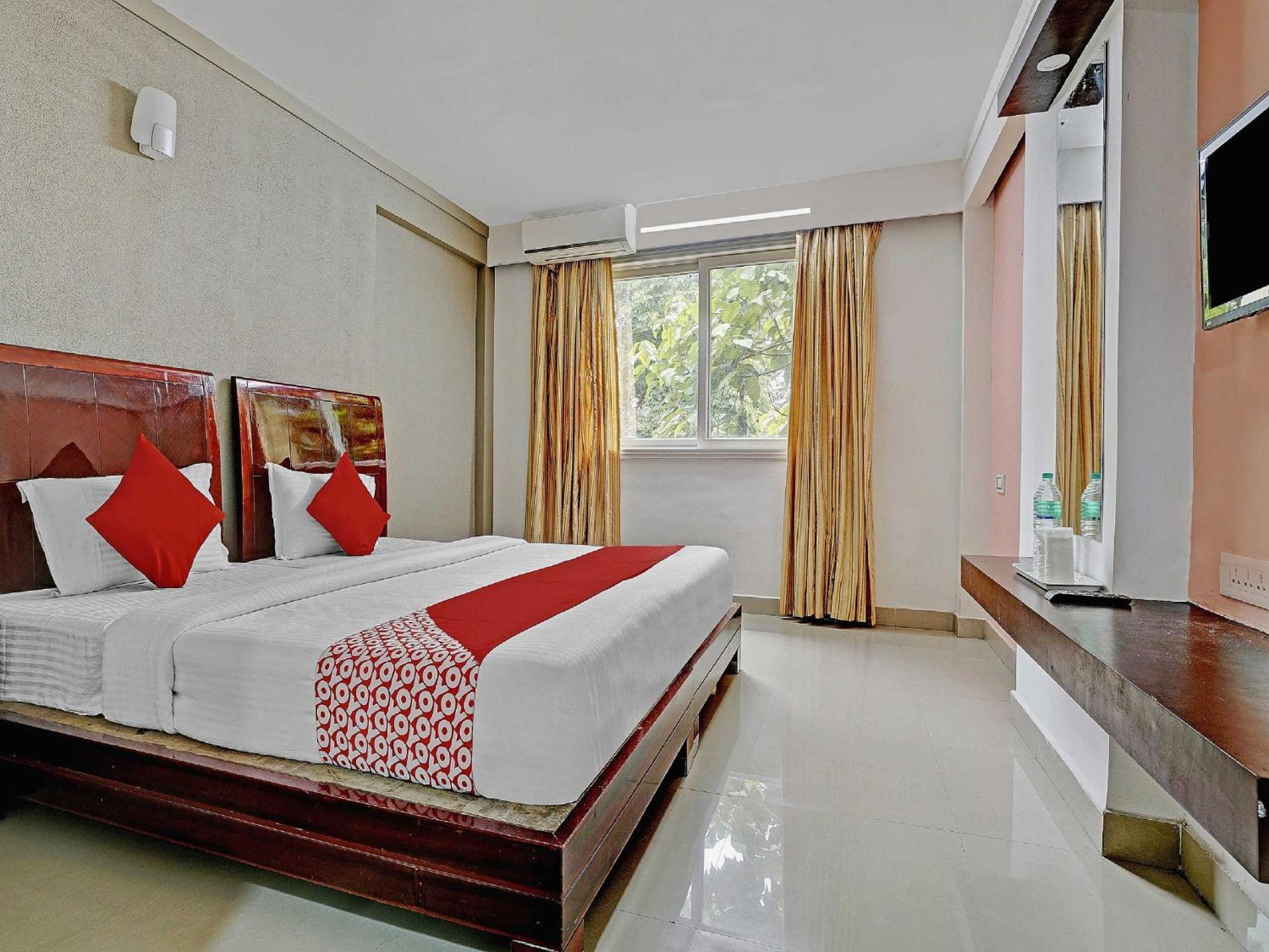 Hotel OYO Flagship 82582 Aec Residency à Mararikulam Extérieur photo