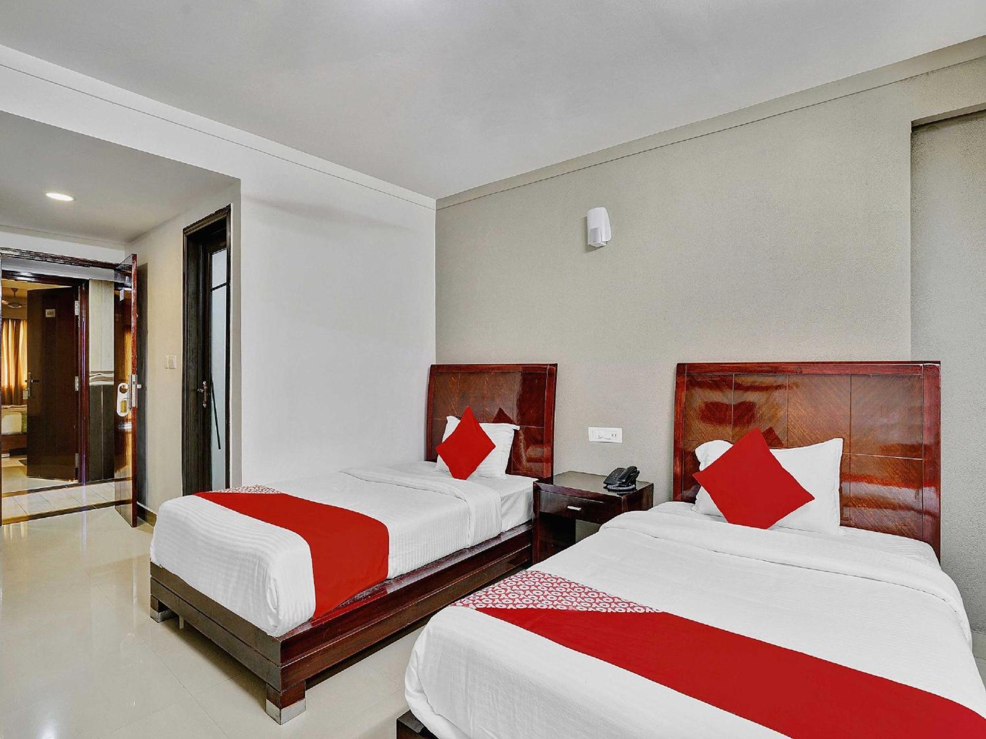 Hotel OYO Flagship 82582 Aec Residency à Mararikulam Extérieur photo