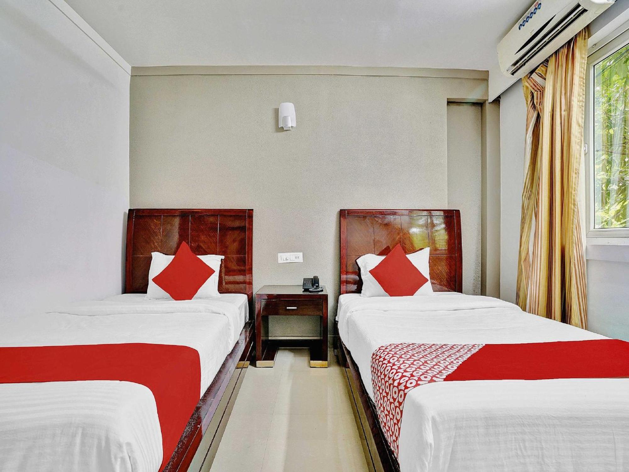 Hotel OYO Flagship 82582 Aec Residency à Mararikulam Extérieur photo