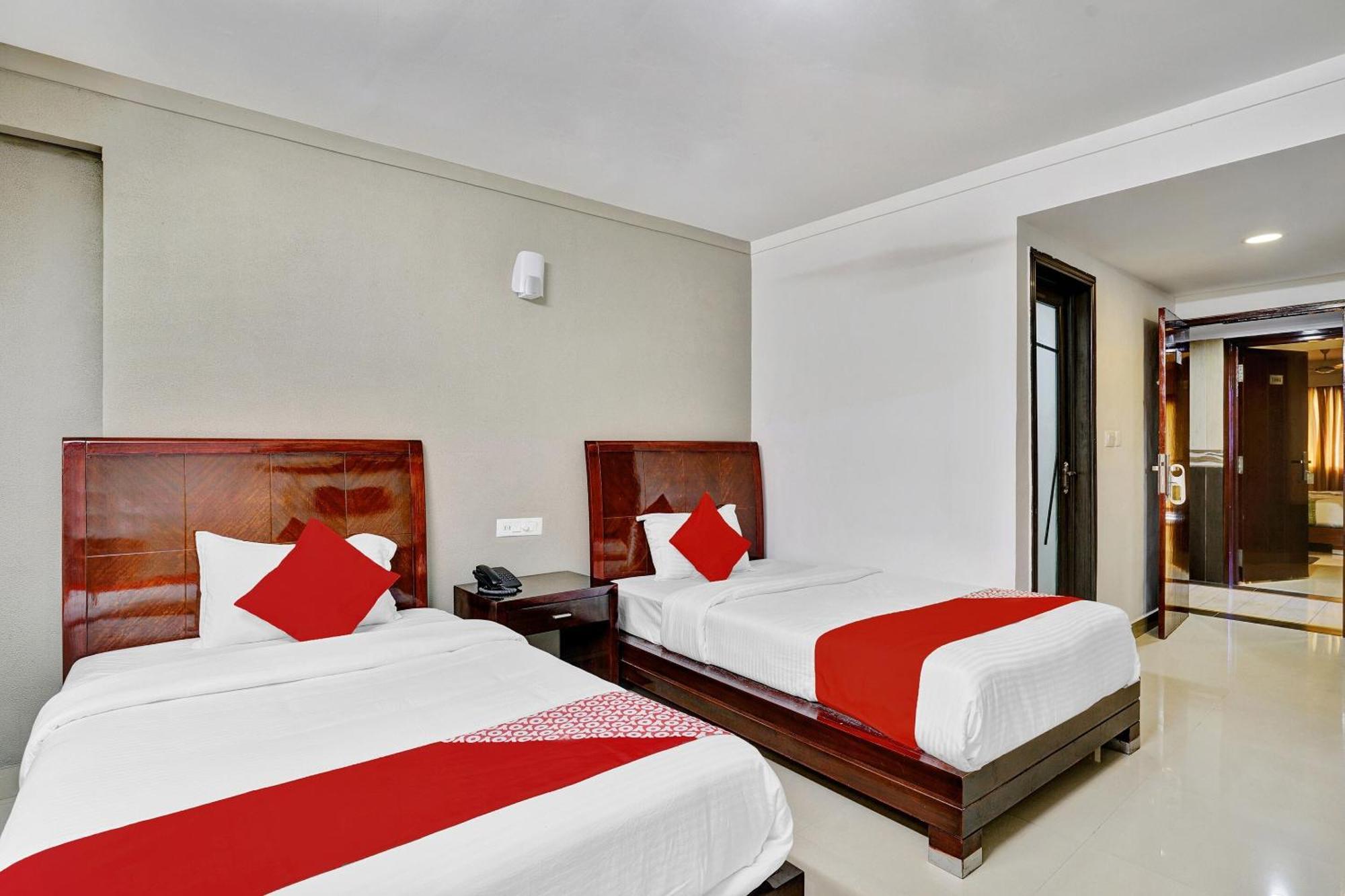 Hotel OYO Flagship 82582 Aec Residency à Mararikulam Extérieur photo