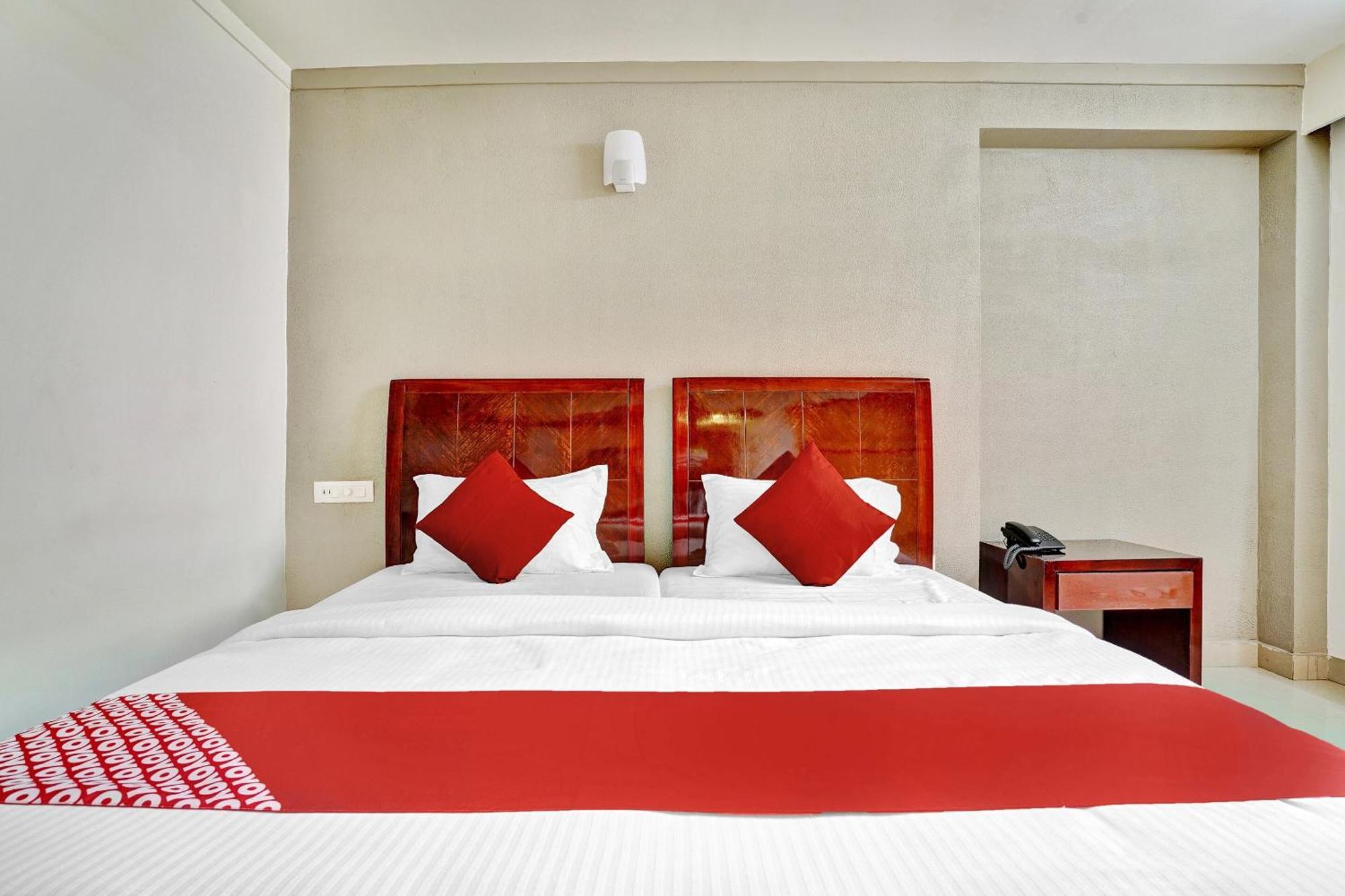 Hotel OYO Flagship 82582 Aec Residency à Mararikulam Extérieur photo