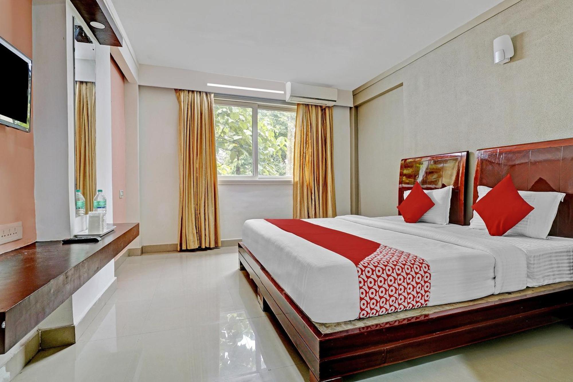Hotel OYO Flagship 82582 Aec Residency à Mararikulam Extérieur photo