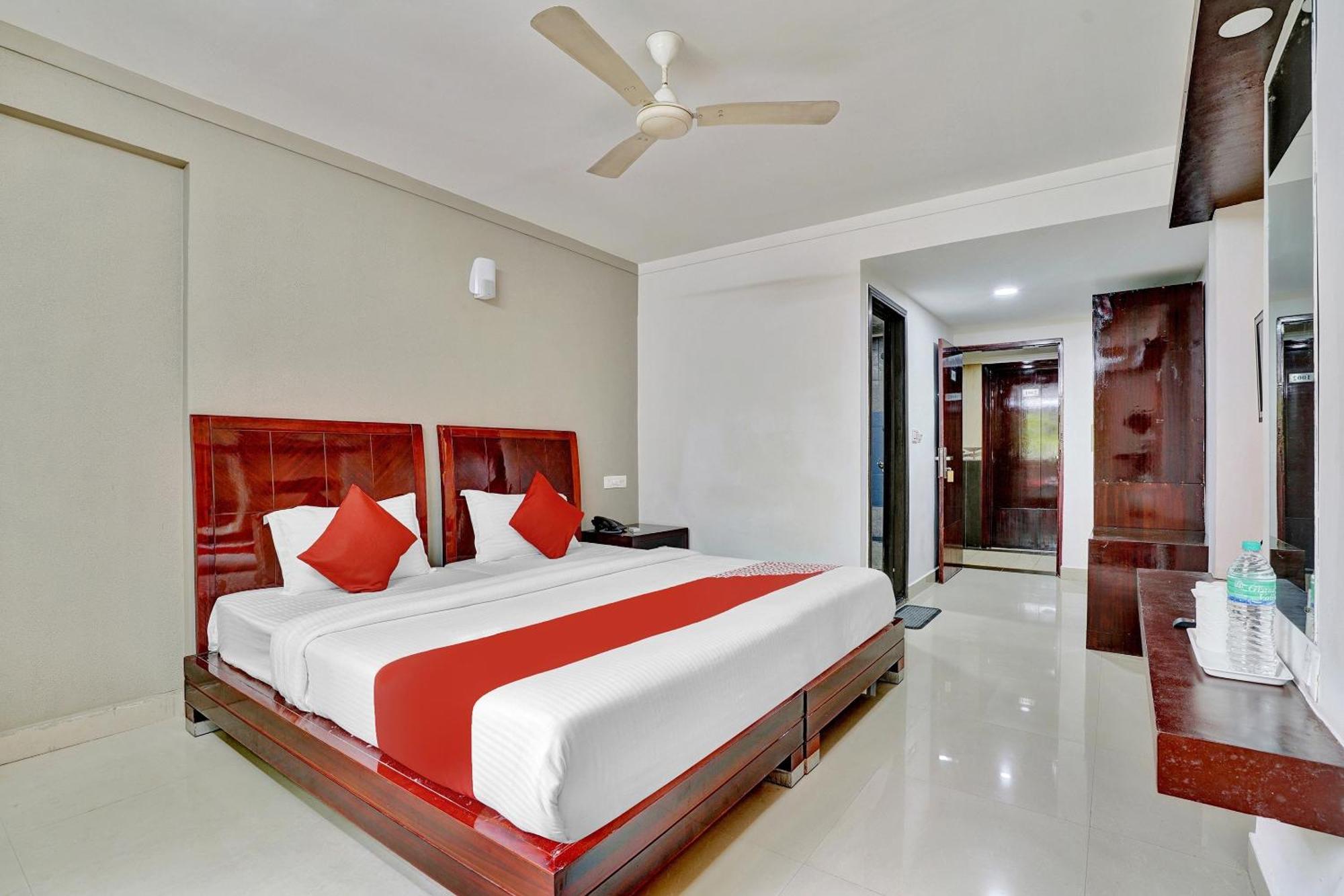 Hotel OYO Flagship 82582 Aec Residency à Mararikulam Extérieur photo